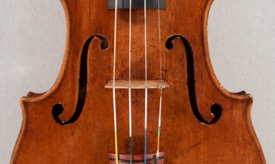lateral position of bridge on a violin.