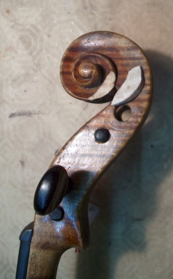 Restauration d'une tte de violon.