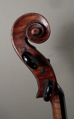 Violon entier fait par Charles Buthod en 1841.