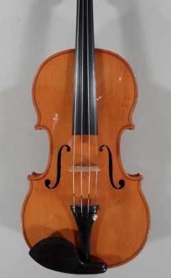 Violon entier Claude Chevrier  Mirecourt. Table.