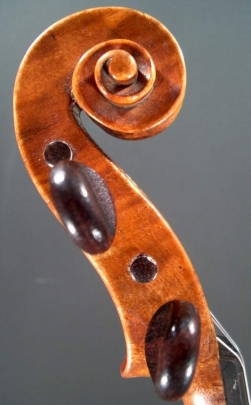 English violin made by Perry & Wilkinson. 18th century. head